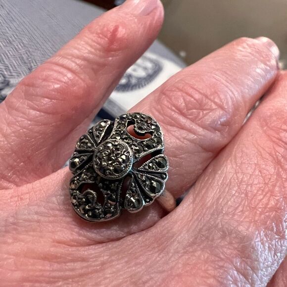 Vintage Sterling Silver Marcasite ring. Size 6.5 - Picture 2 of 7